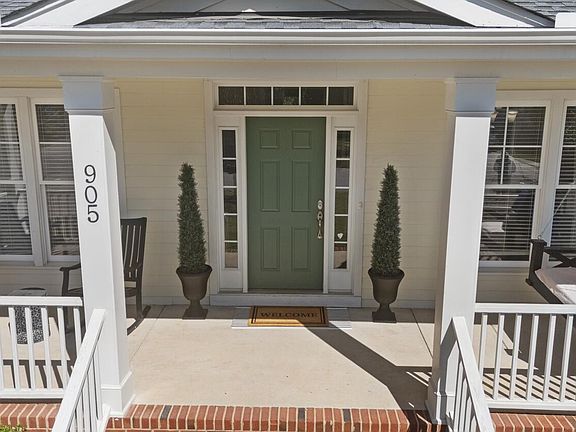 3rd image of 905 Hosta Valley Ct