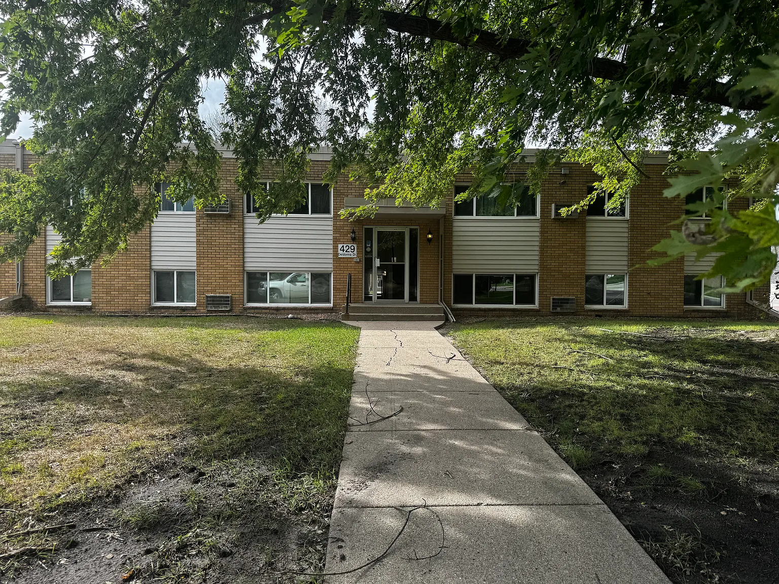 2 bed, $1,050 — Photo 2