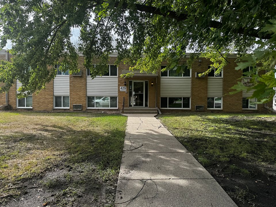 2nd image of 428 Commodore Dr #1