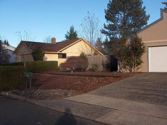 2nd image of 1513 SE Cascade Ave