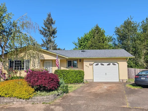 1800 Carver Pl, Cottage Grove, OR 97424