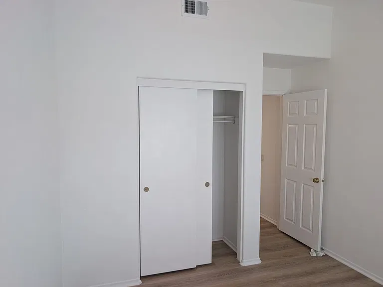 154 California Ct — Photo 17