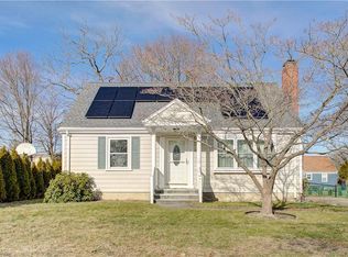 98 Circuit Dr E, Riverside, RI 02915