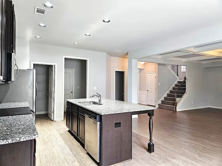 7561 Silk Tree Point — Photo 8