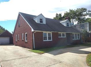 806 Anna Ave, Westbury, NY 11590