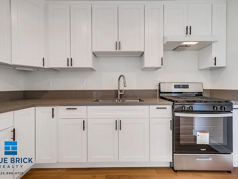 5415 Corteen Pl #22 — Photo 11