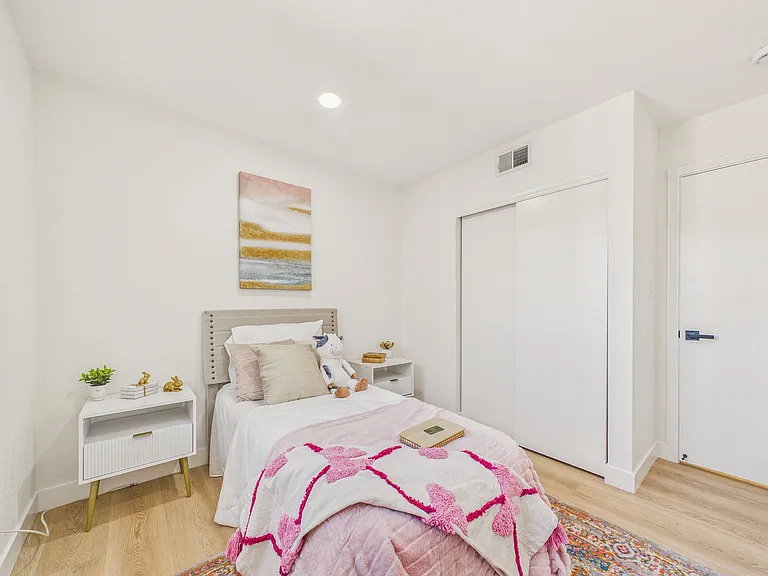 7425 Brighton Dr — Photo 24