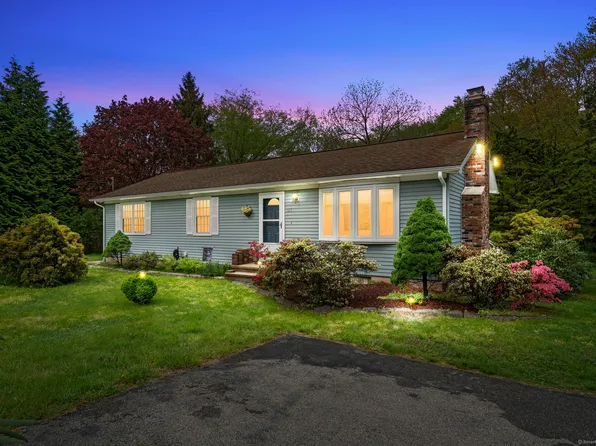 120 East Pattagansett Road, East Lyme, CT 06357