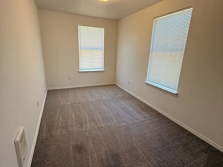 519 NE Webster St — Photo 14