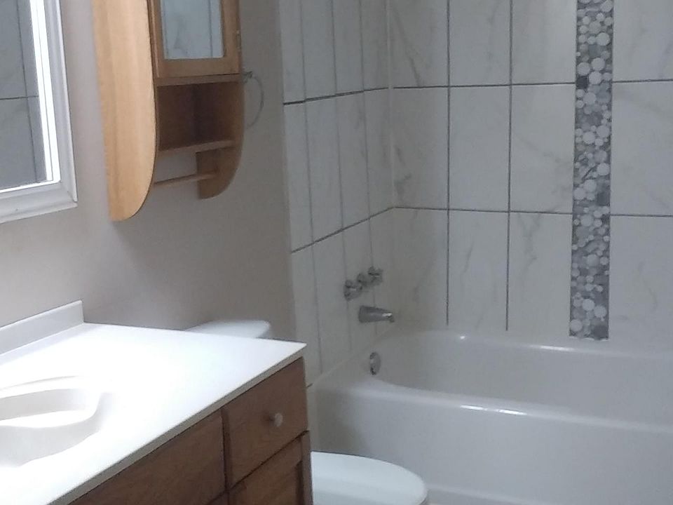 hall/guest bath