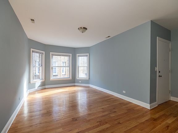 3rd image of 1647 W Pratt Blvd #2I