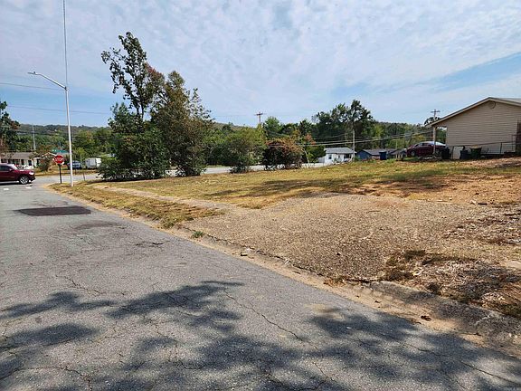 2nd image of 2203 Coors Dr