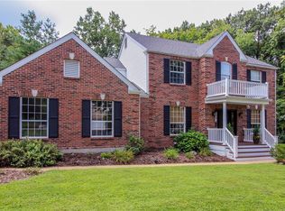 450 Mark Wesley Ln, Ballwin, MO 63021