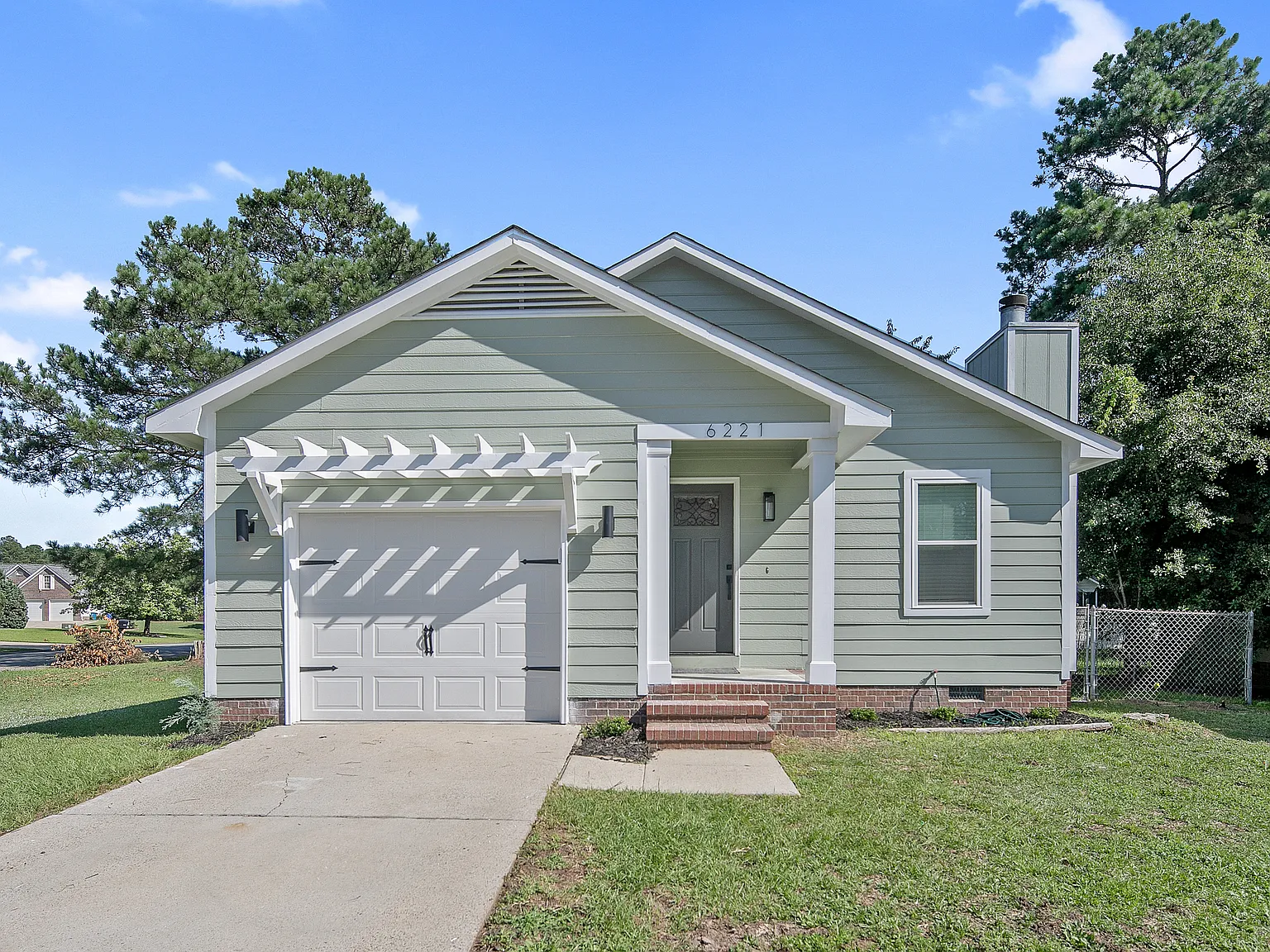3 bed, 1112 sqft, $1,800 — Photo 2
