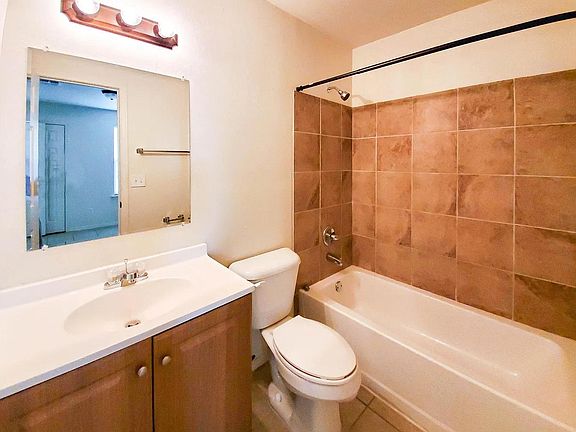 5th image of 3813 Moonlight Ave #A