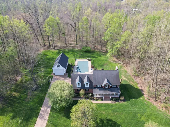4841 Ariane Trl, Columbus, IN 47201
