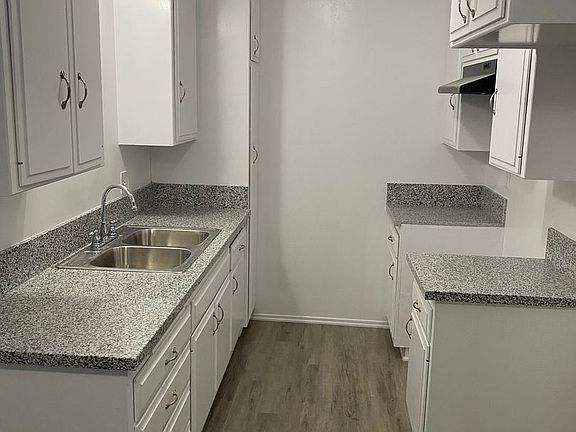 4th image of 1022 Larch St Unit 2