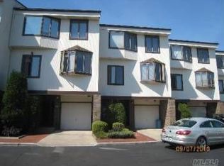 12010 Riviera Ct, College Point, NY
