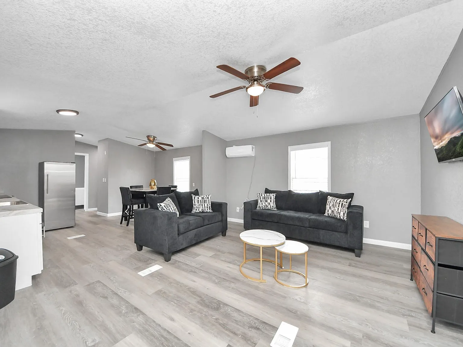 2 bed, 2.0 bath, 896 sqft, $1,999 — Photo 4