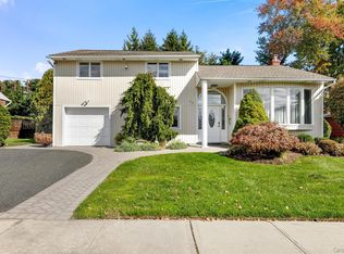 23 Coronet Lane, Plainview, NY