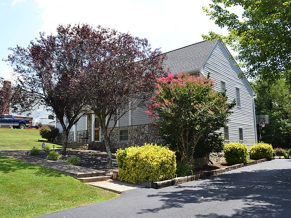 2nd image of 179 Little Mountain Cir
