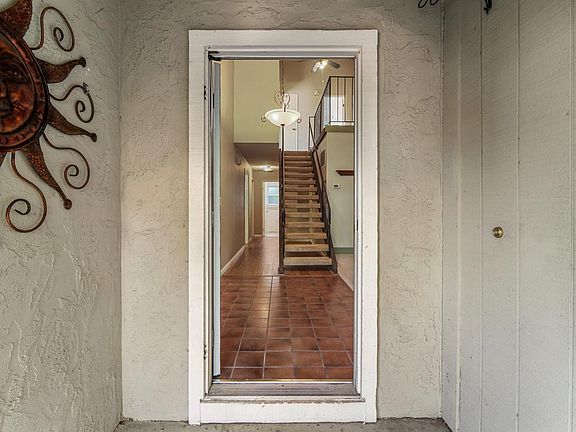 4th image of 567 Sandy Way