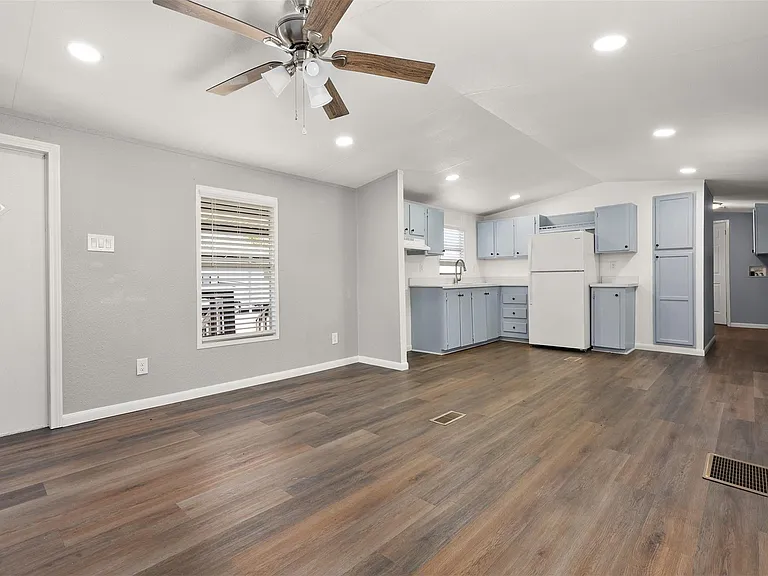2222 N Austin Ave #32 — Photo 8