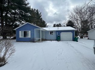 307 W 5th St, Clare, MI 48624