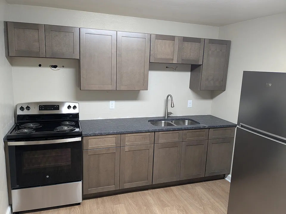 18 N Main St #9