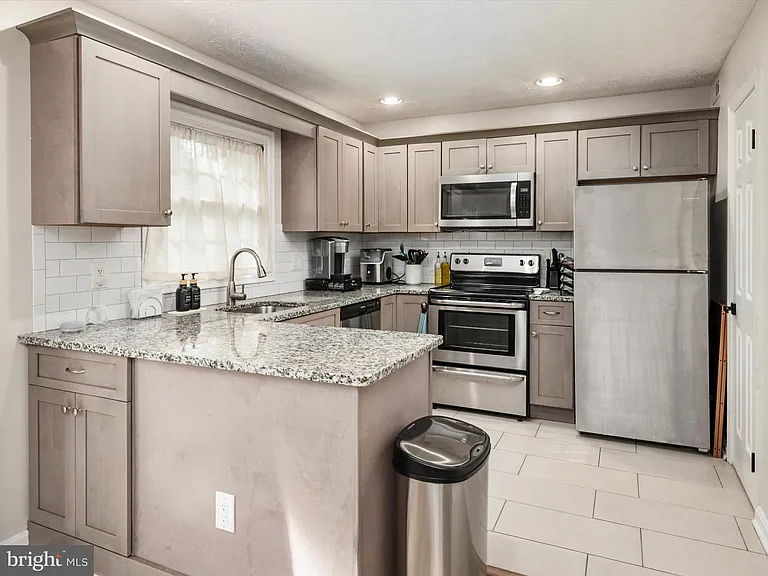 2139 Commissary Cir — Photo 16