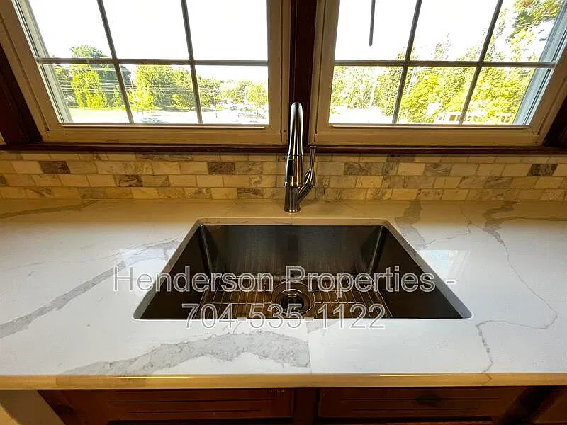 2 bed, 1.0 bath, $1,500 — Photo 4
