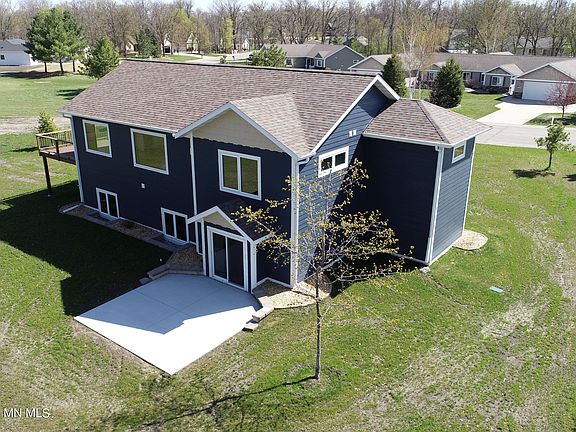 2nd image of 770 Lake Forest Cir