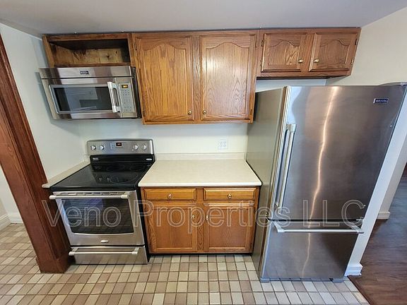 2nd image of 206 N Pearl St APT 105