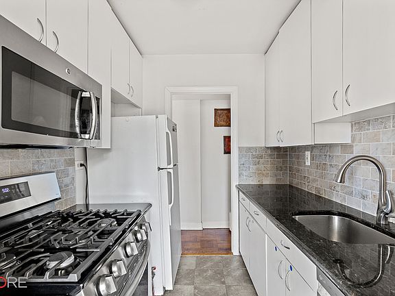 3rd image of 1175 York Ave APT 18M