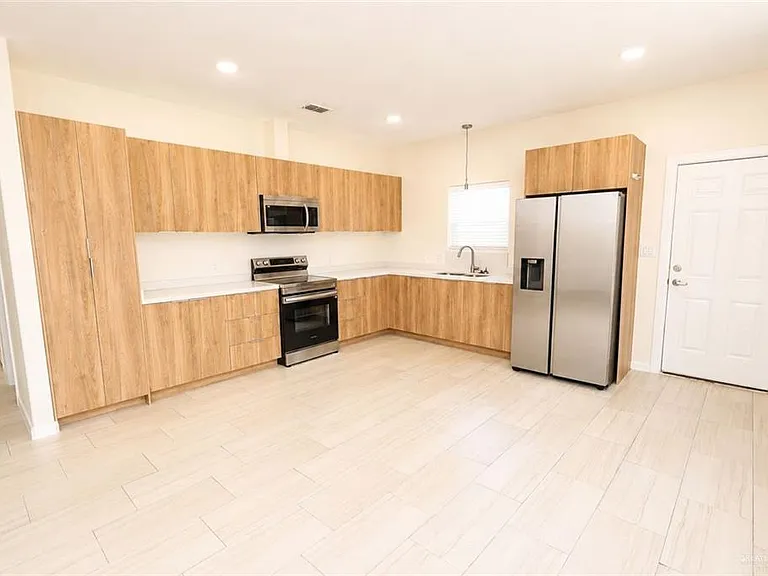 2612 E Israel Ave #B — Photo 3
