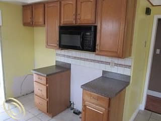 3rd image of 4182 Dudley St