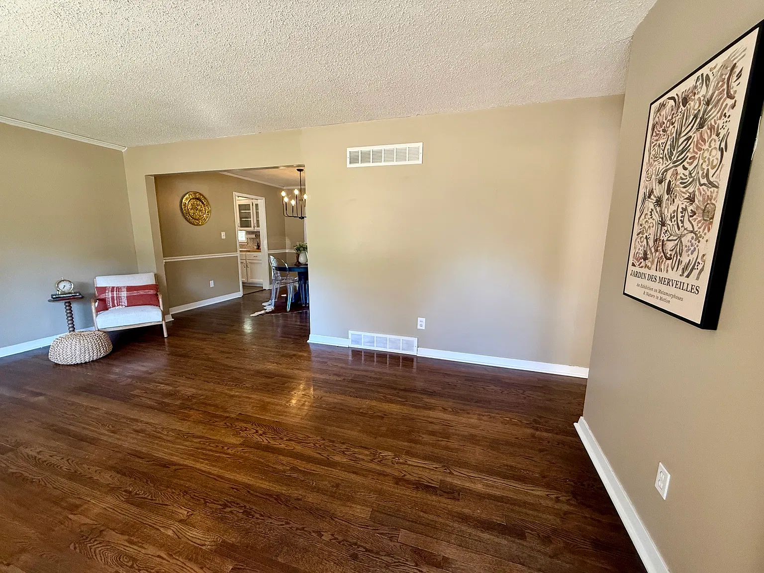 3 bed, 1056 sqft, $2,200 — Photo 3
