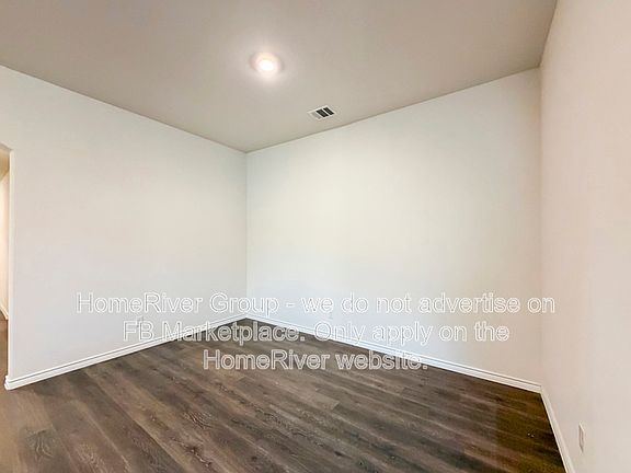 3rd image of 212 Lakeview Cir