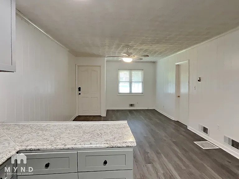 1429 Vesta Ave #B — Photo 6