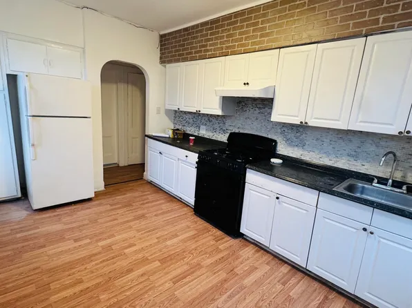 1153 Summit Avenue image 1 of 7