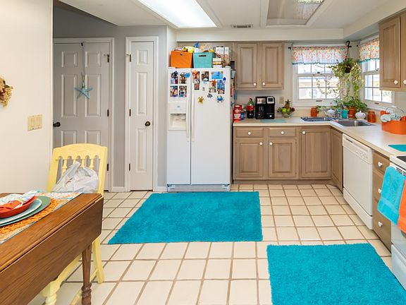 5th image of 70 Shipyard Dr APT 292
