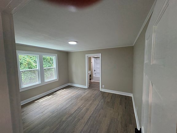 4th image of 310 W 14th St