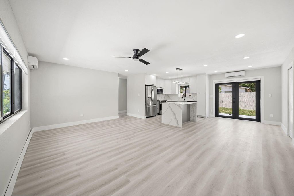 1944 NE 2nd Avenue, photo 8