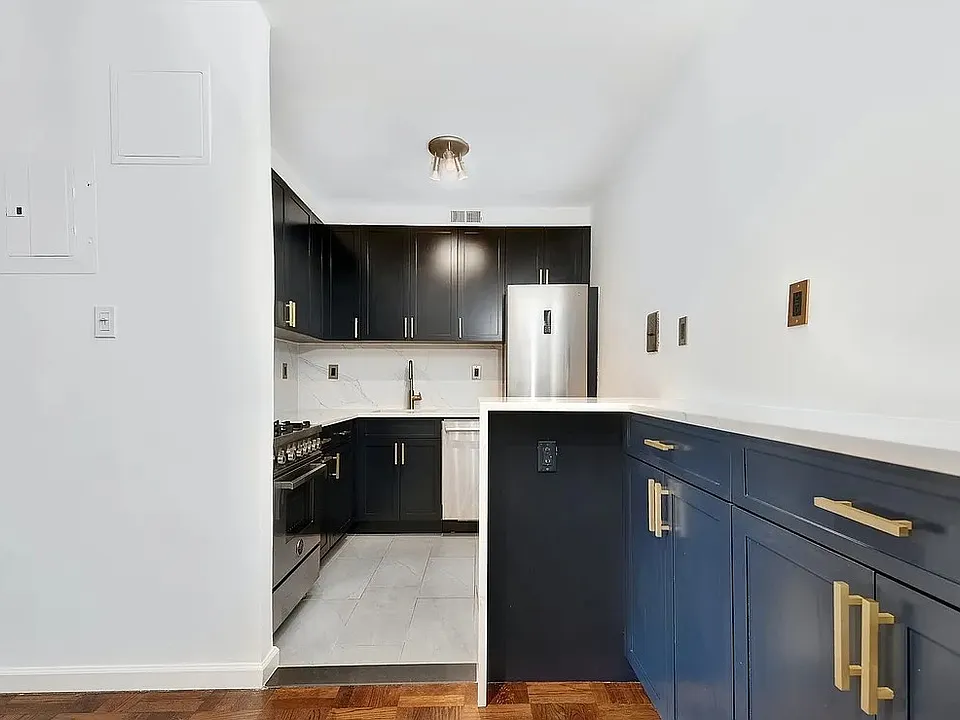 300 E 40th St #7E