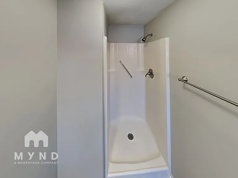 7606 Woodland Oaks Ct — Photo 10