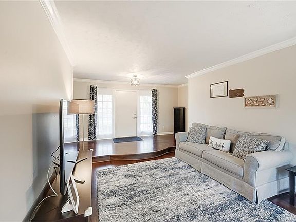 5th image of 8800 Sugarcreek Point