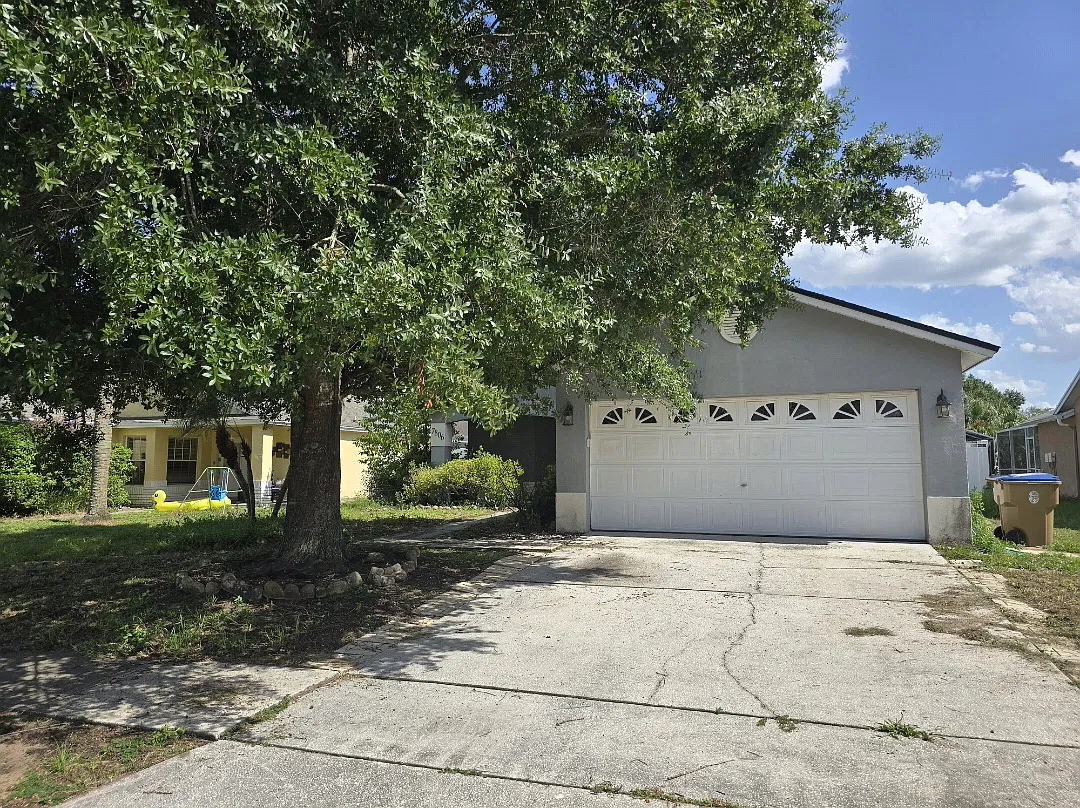 3 bed, 1228 sqft, $2,100 — Photo 1