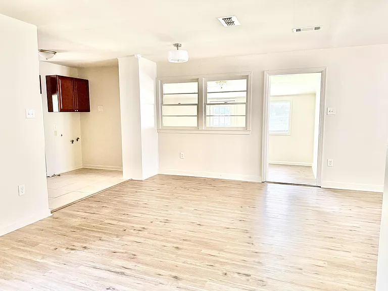 343 S Fairfax Dr — Photo 4