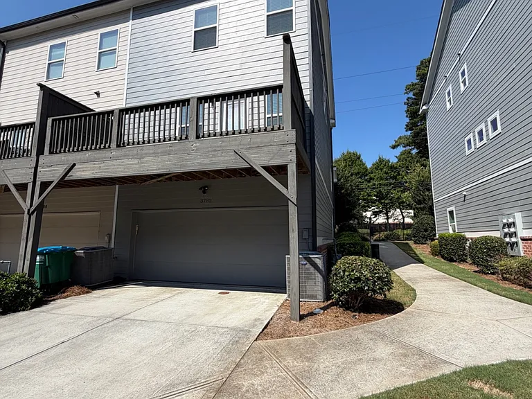 3782 Oxford Cir — Photo 44