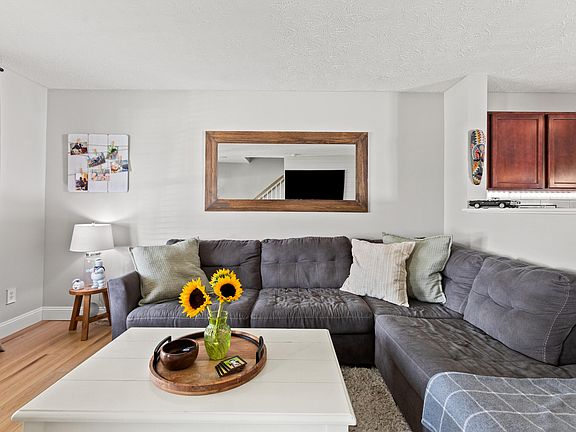 4th image of 605 Gosling Ct